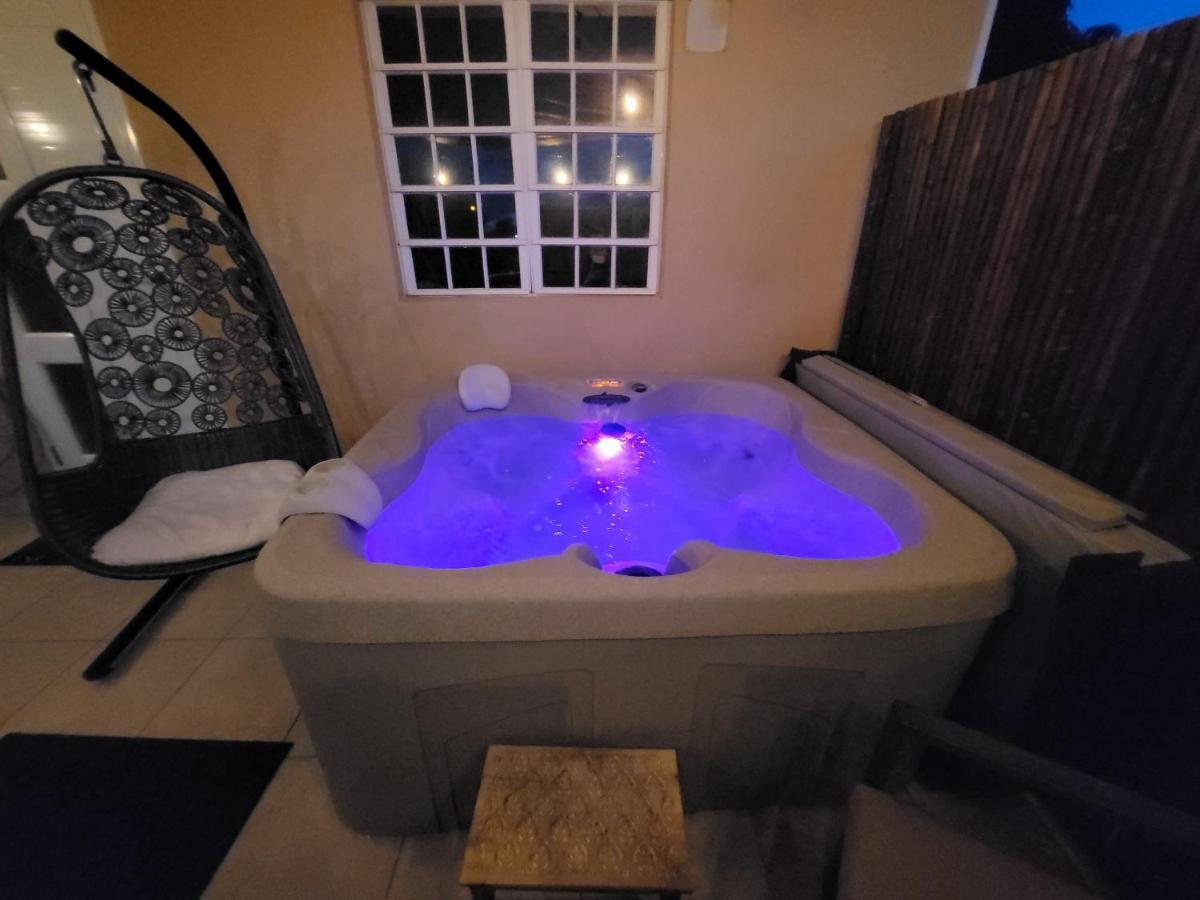 Апартаменты Private Jacuzzi Oasis With Mountain Views And Free Parking Понсе Экстерьер фото